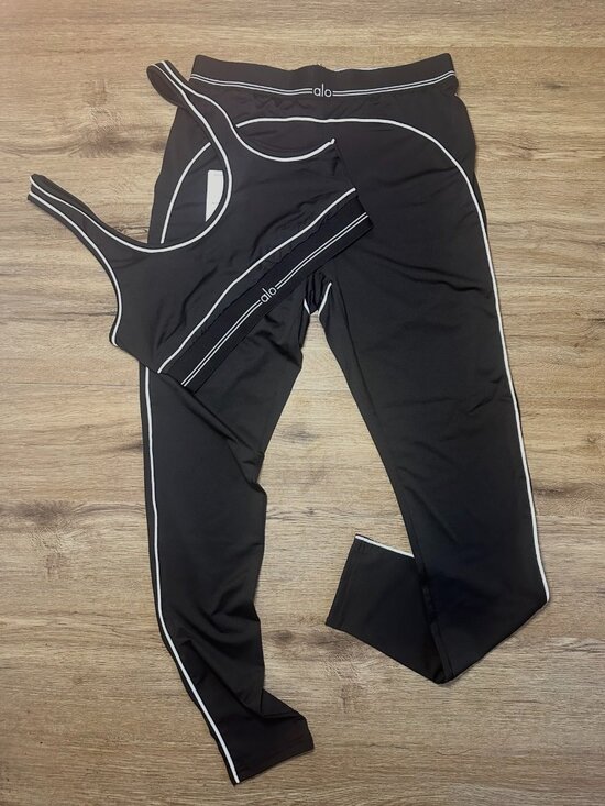 ALO Yoga Pants - ALO Yoga